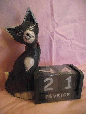 CALENDRIER PERPETUEL - CHAT GRIS FONCE ET BLANC 